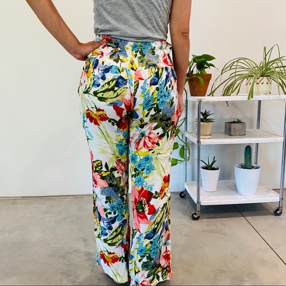 Wet seal flowy pants - Picture 3 of 4